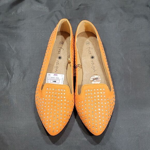 BRAND NEW FREE REIGN STUDDED ALMOND TOE FLAT SHOE - Picture 2 of 15